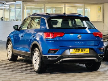 Used Volkswagen T-Roc 2018 for sale - 76976787: Photo