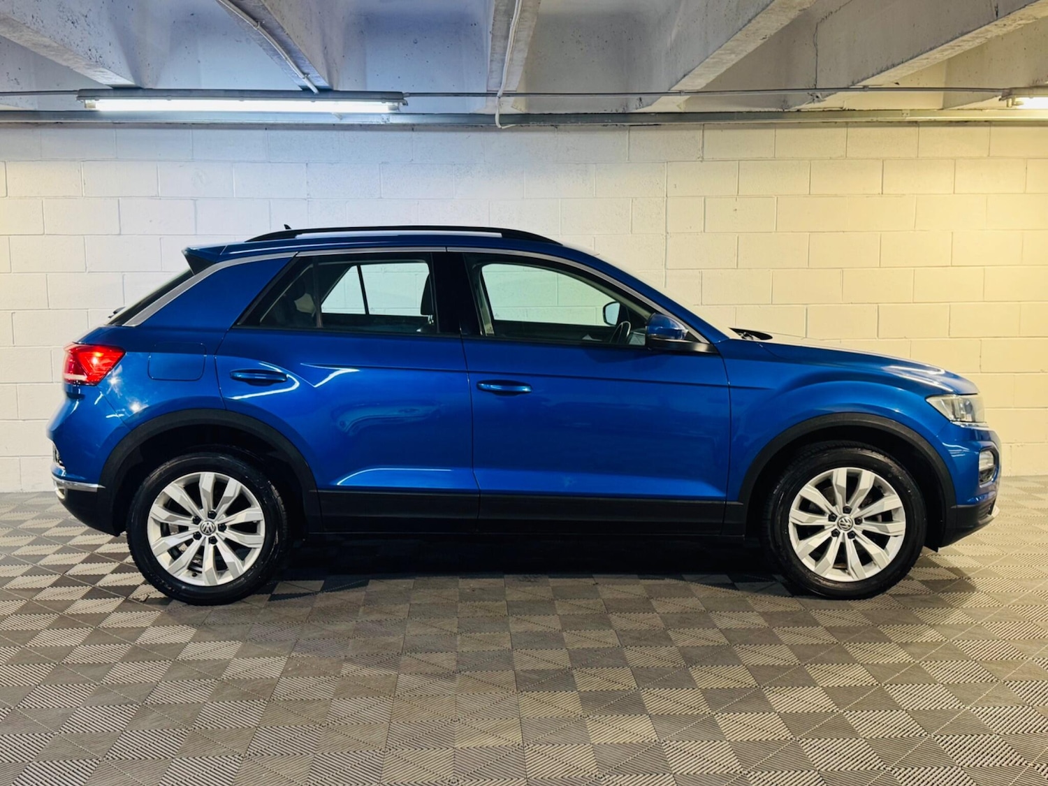 Used Volkswagen T-Roc 2018 for sale - 76976787: Photo 5