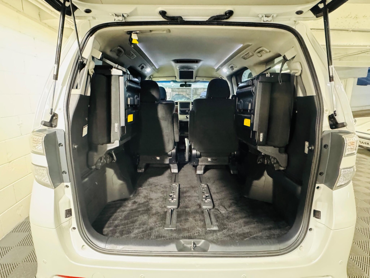 Used Toyota Vellfire 2026 for sale - 77202895: Photo 12