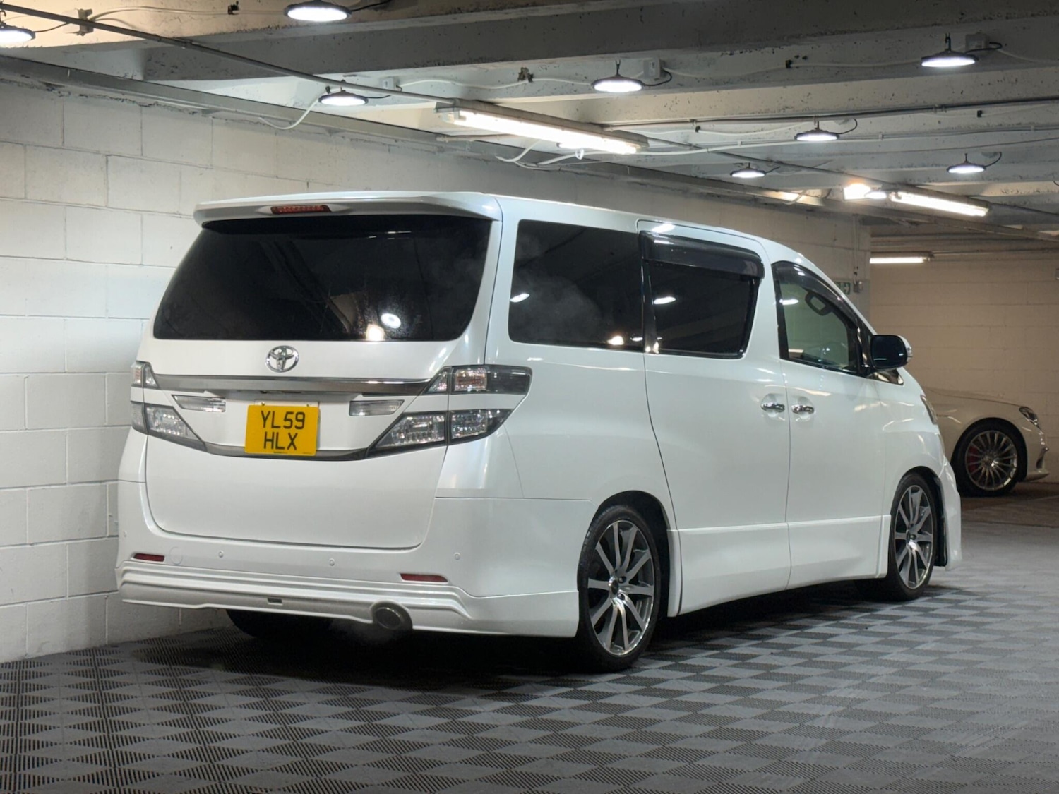Used Toyota Vellfire 2026 for sale - 77202895: Photo 4