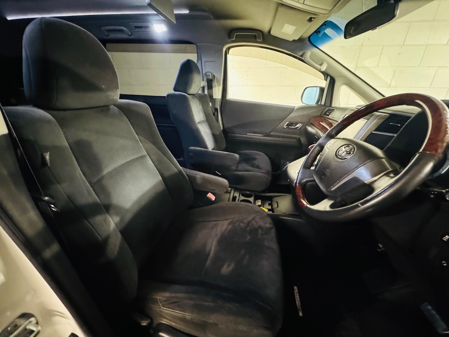 Used Toyota Vellfire 2026 for sale - 77202895: Photo 7