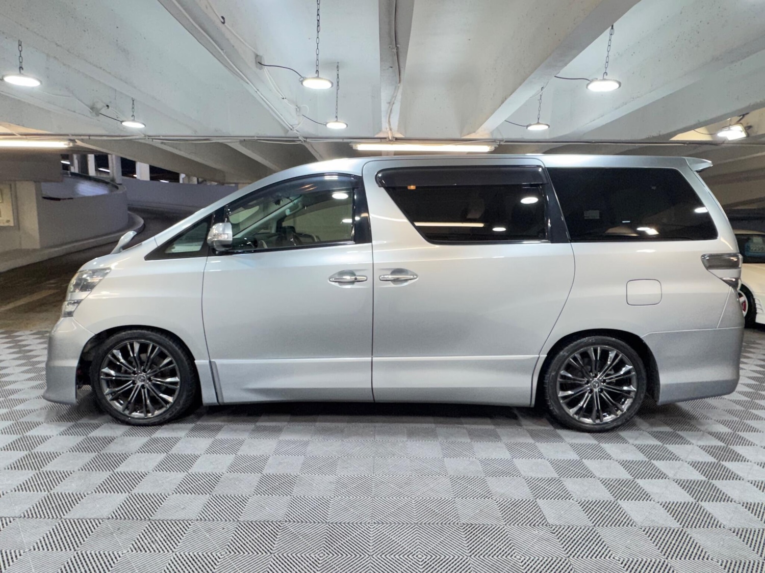 Used Toyota Vellfire for sale - 77352109: Photo 2