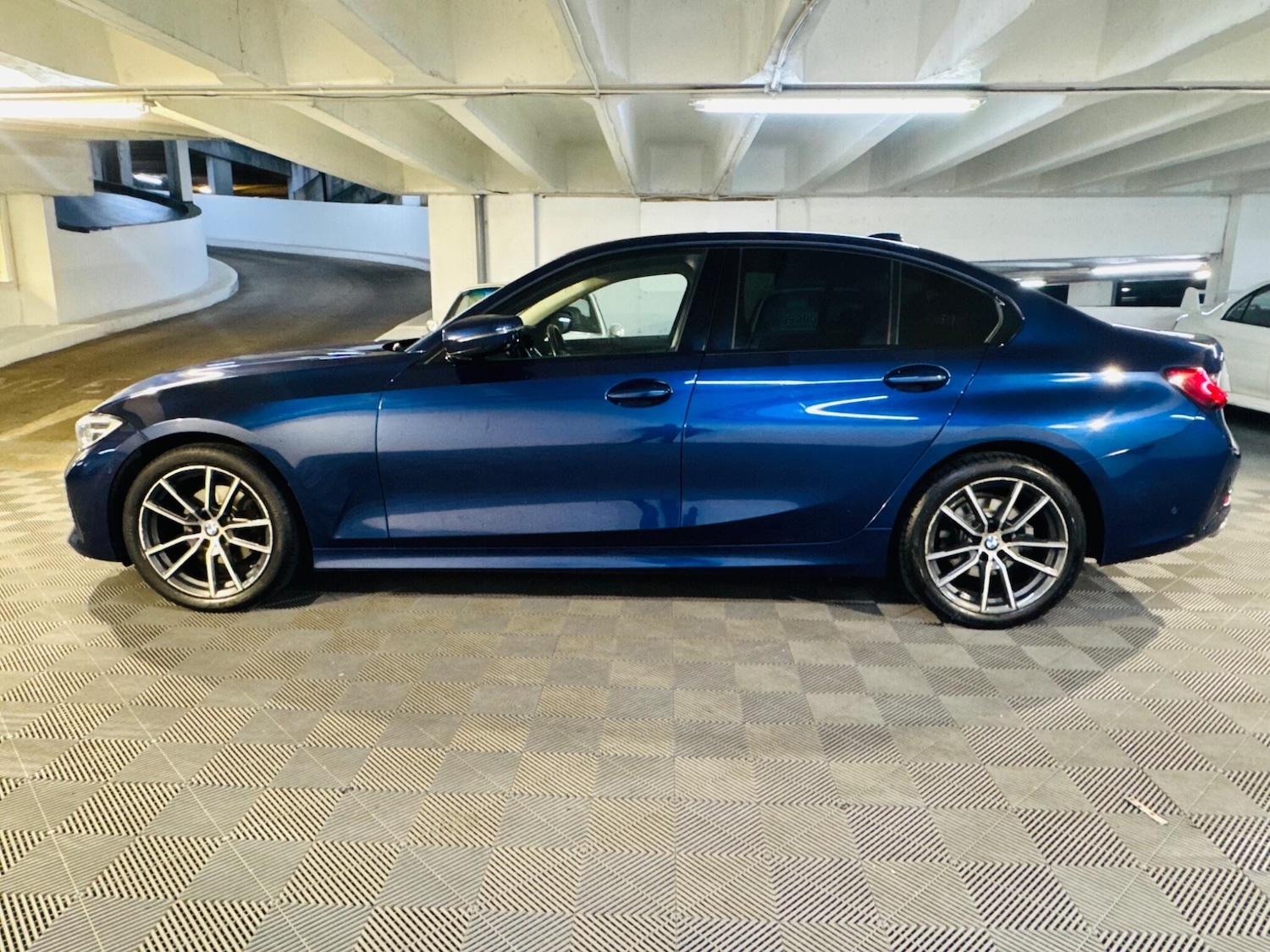 Used BMW 3 Series 2019 for sale - 77040722: Photo 2