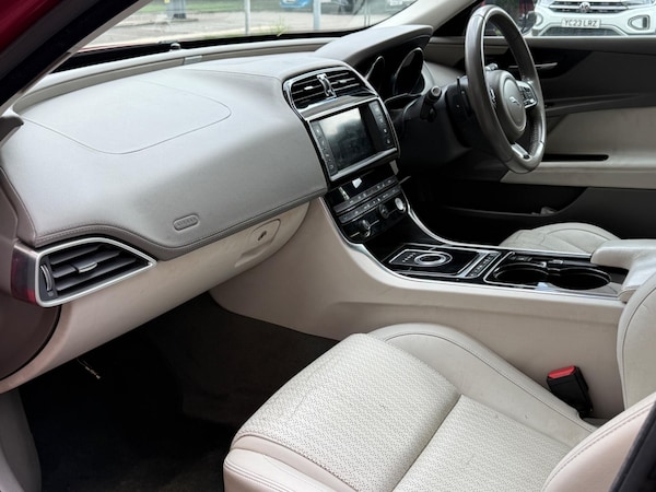 Used Jaguar XE 2016 for sale - 75532856: Photo 10