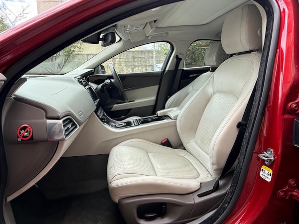 Used Jaguar XE 2016 for sale - 75532856: Photo 9
