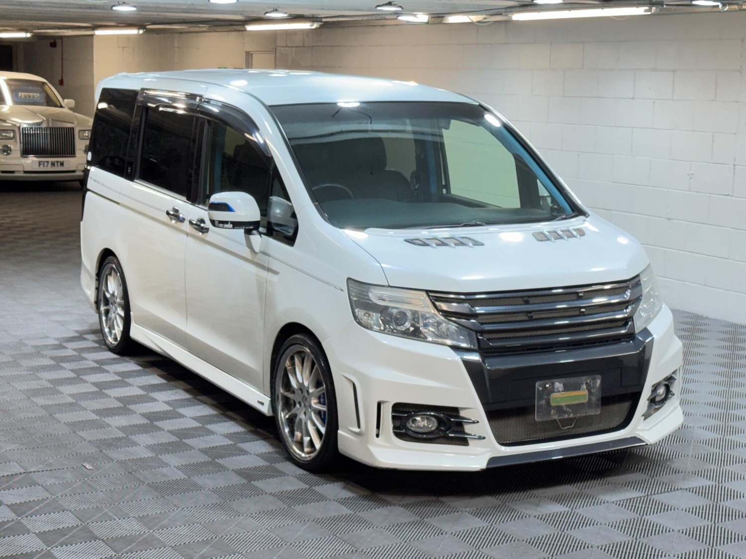 Used Honda Stepwagon for sale - 77344343: Photo 19