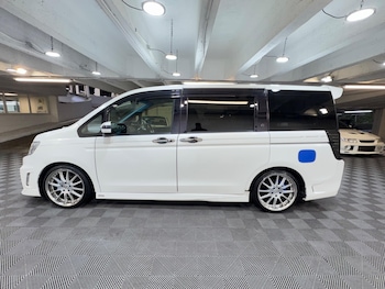 Used Honda Stepwagon 2012 for sale - 77344343: Photo