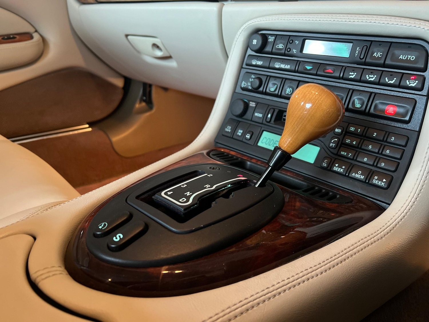 Used Jaguar XK8 1998 for sale - 76991133: Photo 12