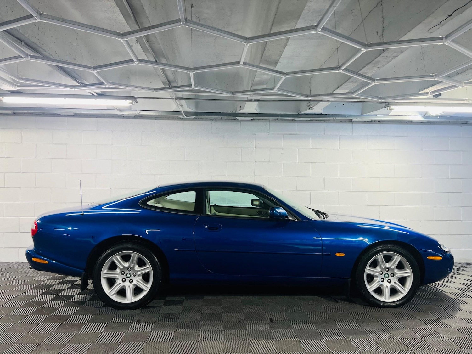 Used Jaguar XK8 1998 for sale - 76991133: Photo 5