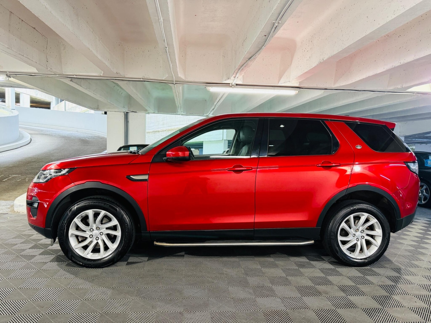 Used Land Rover Discovery Sport for sale - 76476422: Photo 2