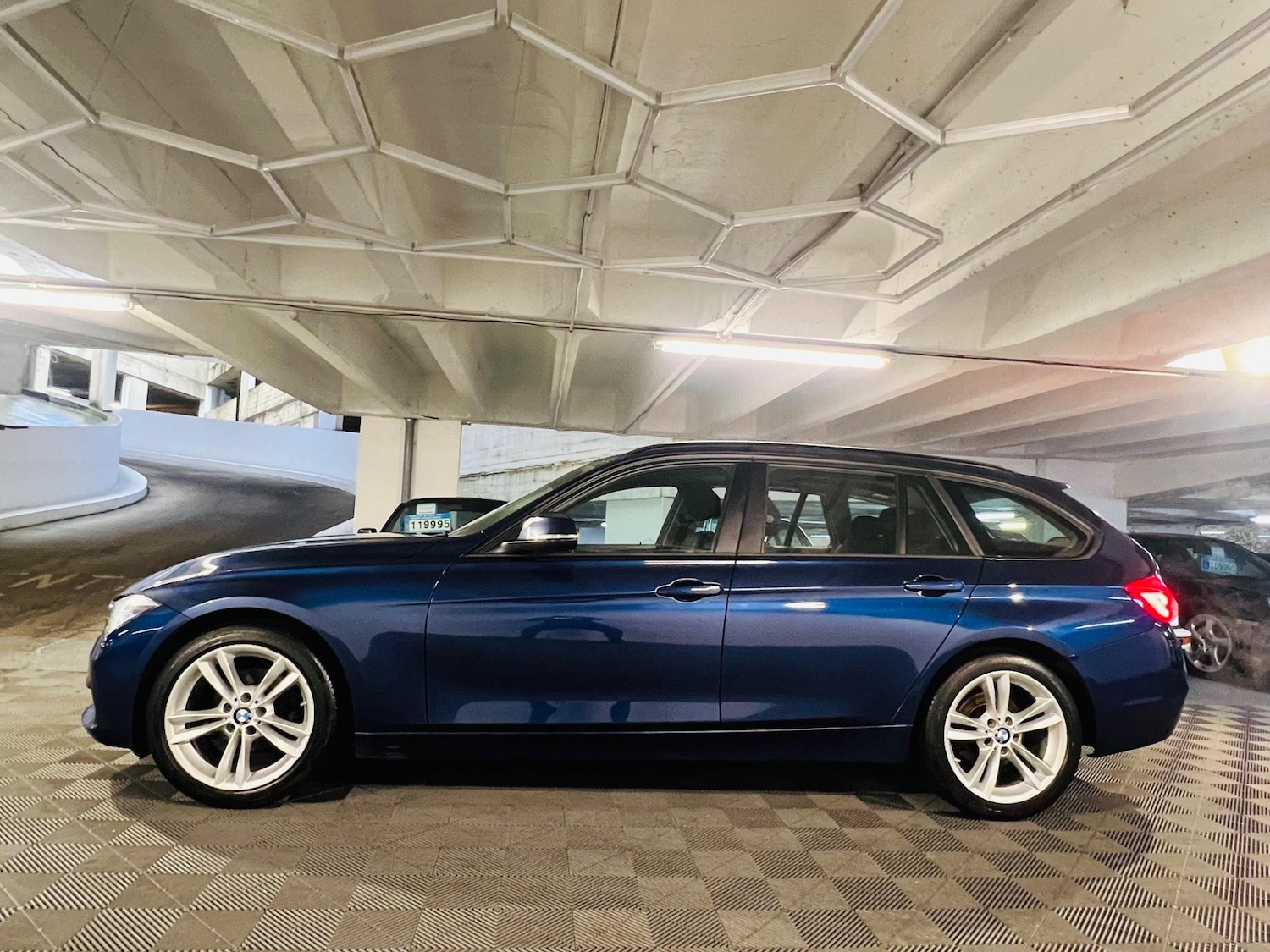 Used BMW 3 Series 2019 for sale - 76994429: Photo 2