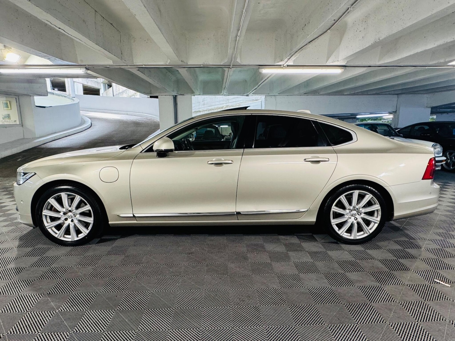 Used Volvo S90 2017 for sale - 75506772: Photo 2
