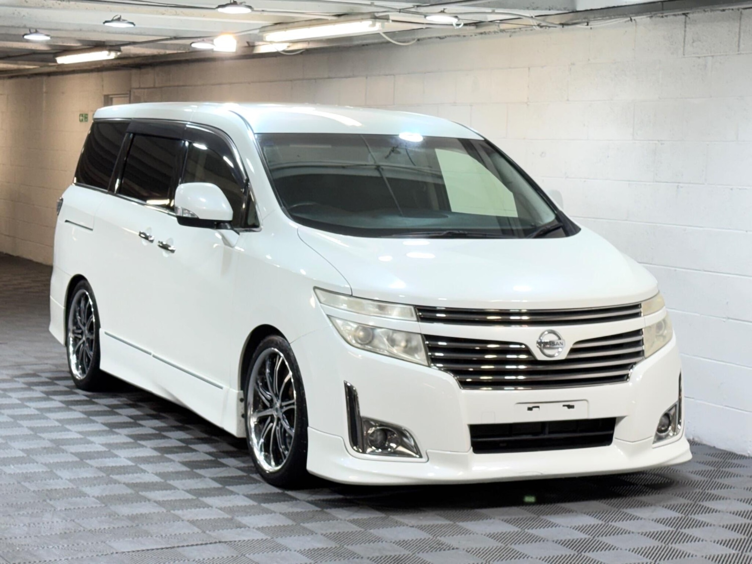 Used Nissan Elgrand for sale - 77351583: Photo 1