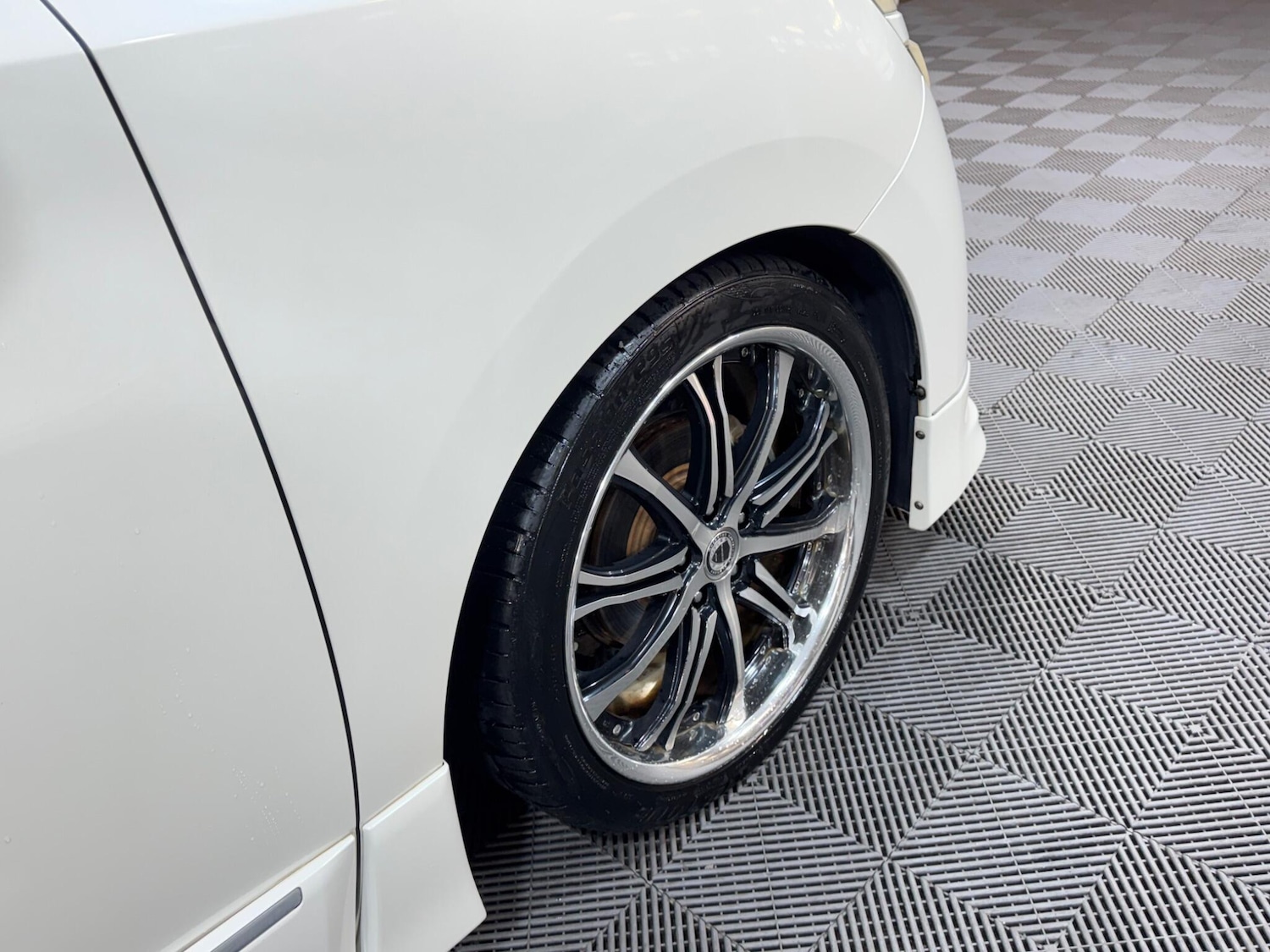 Used Nissan Elgrand for sale - 77351583: Photo 14