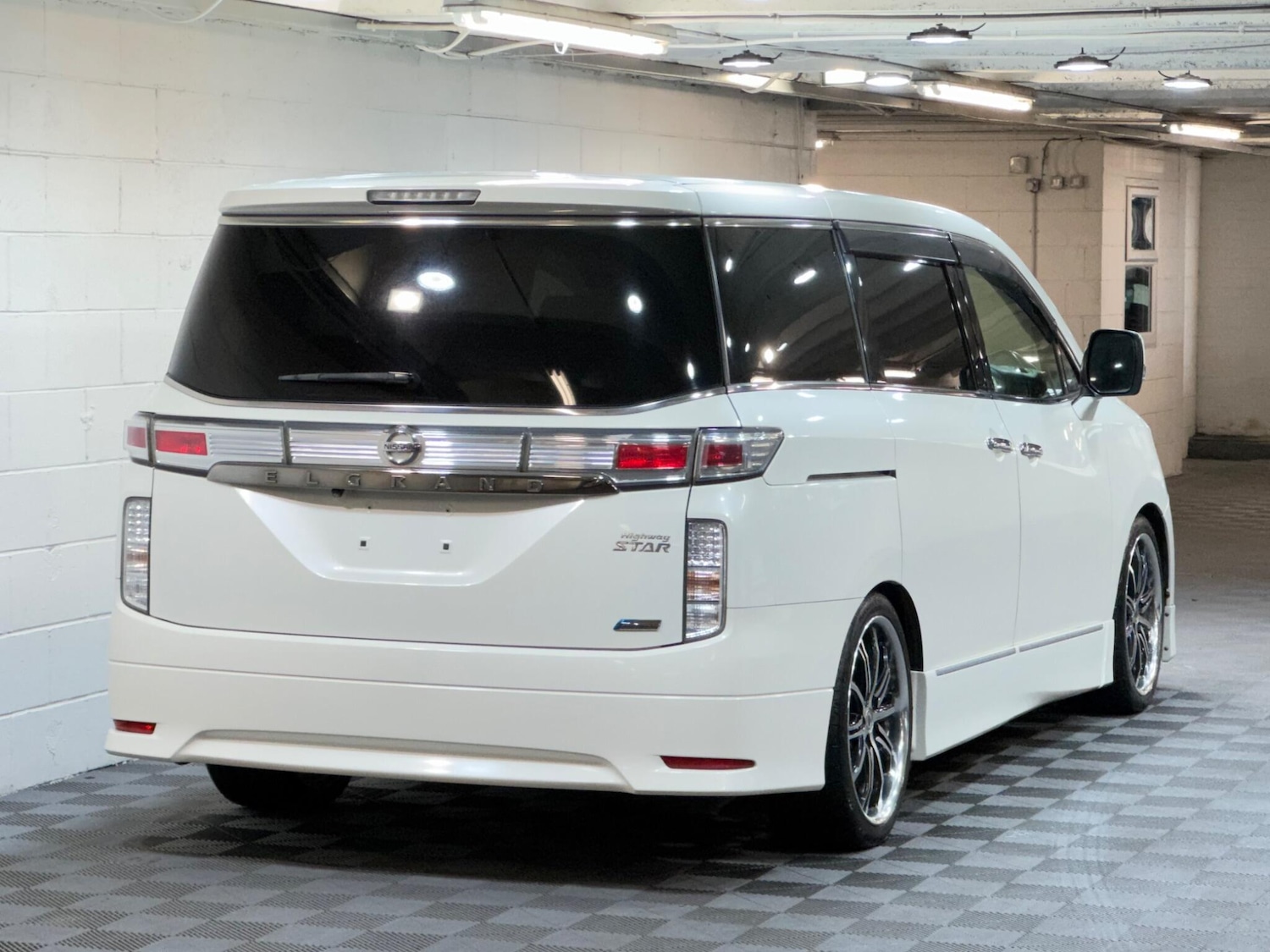 Used Nissan Elgrand for sale - 77351583: Photo 4