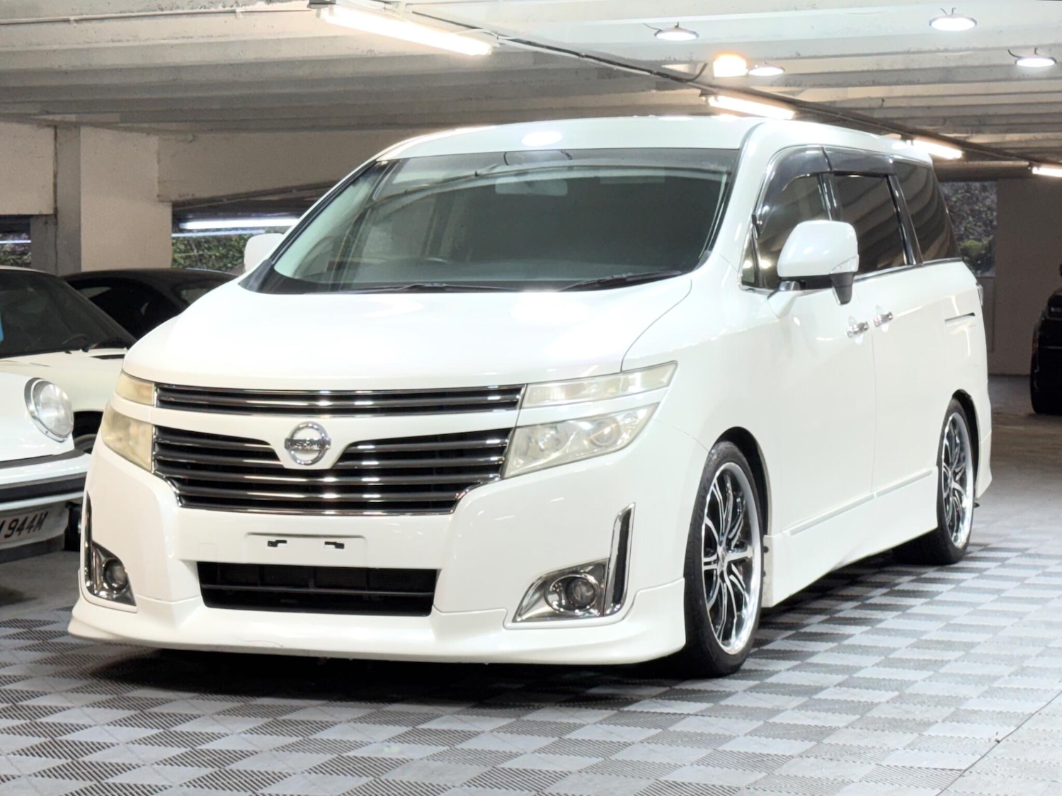 Used Nissan Elgrand for sale - 77351583: Photo 6