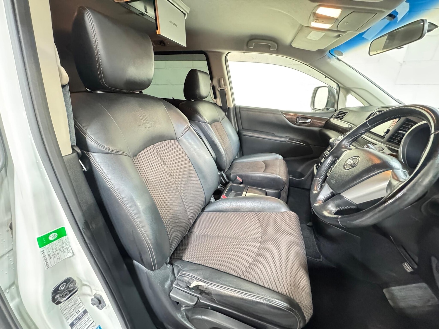 Used Nissan Elgrand for sale - 77351583: Photo 7
