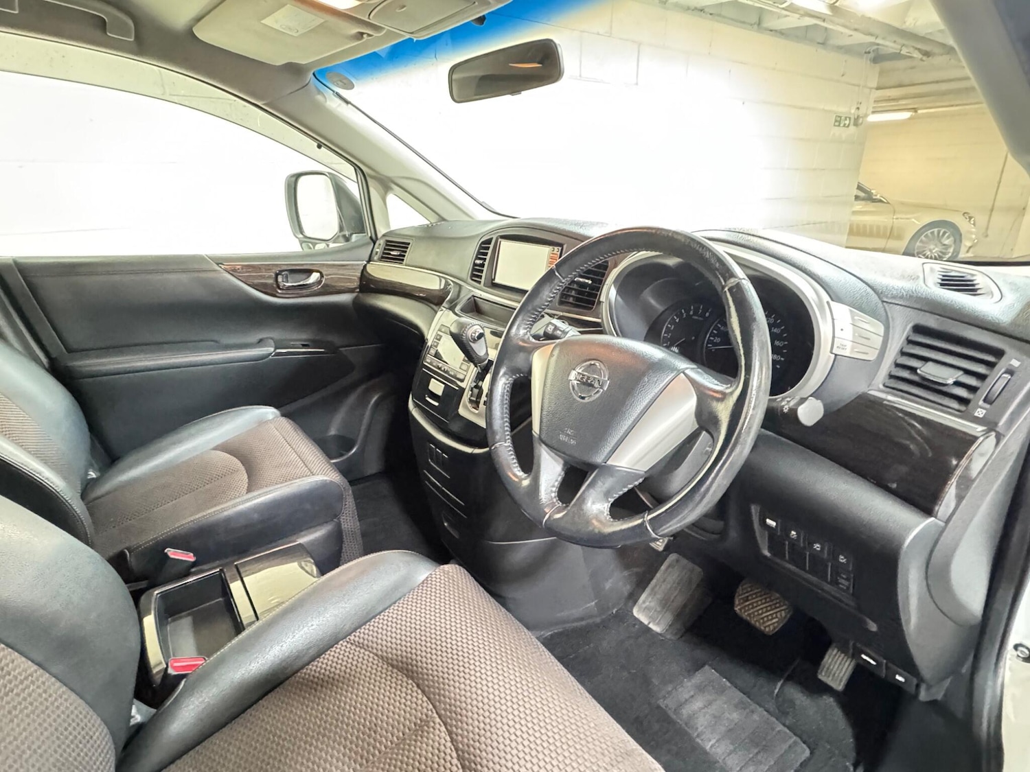 Used Nissan Elgrand for sale - 77351583: Photo 8
