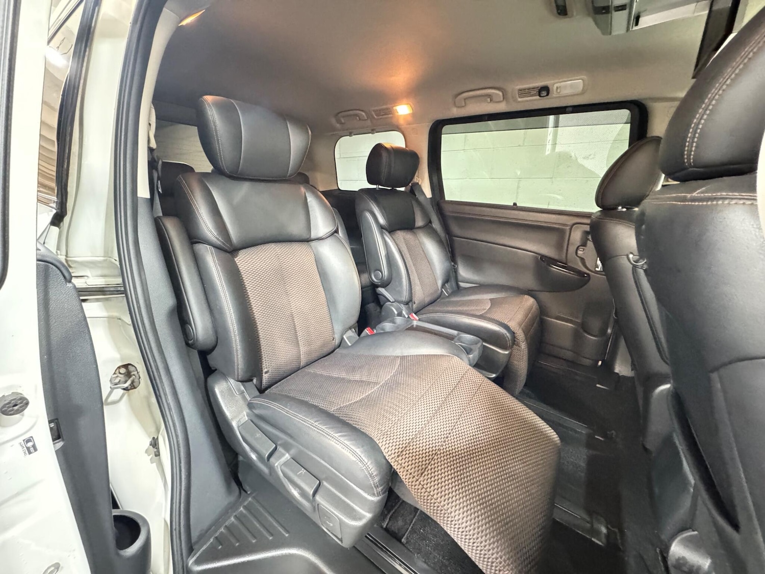 Used Nissan Elgrand for sale - 77351583: Photo 9