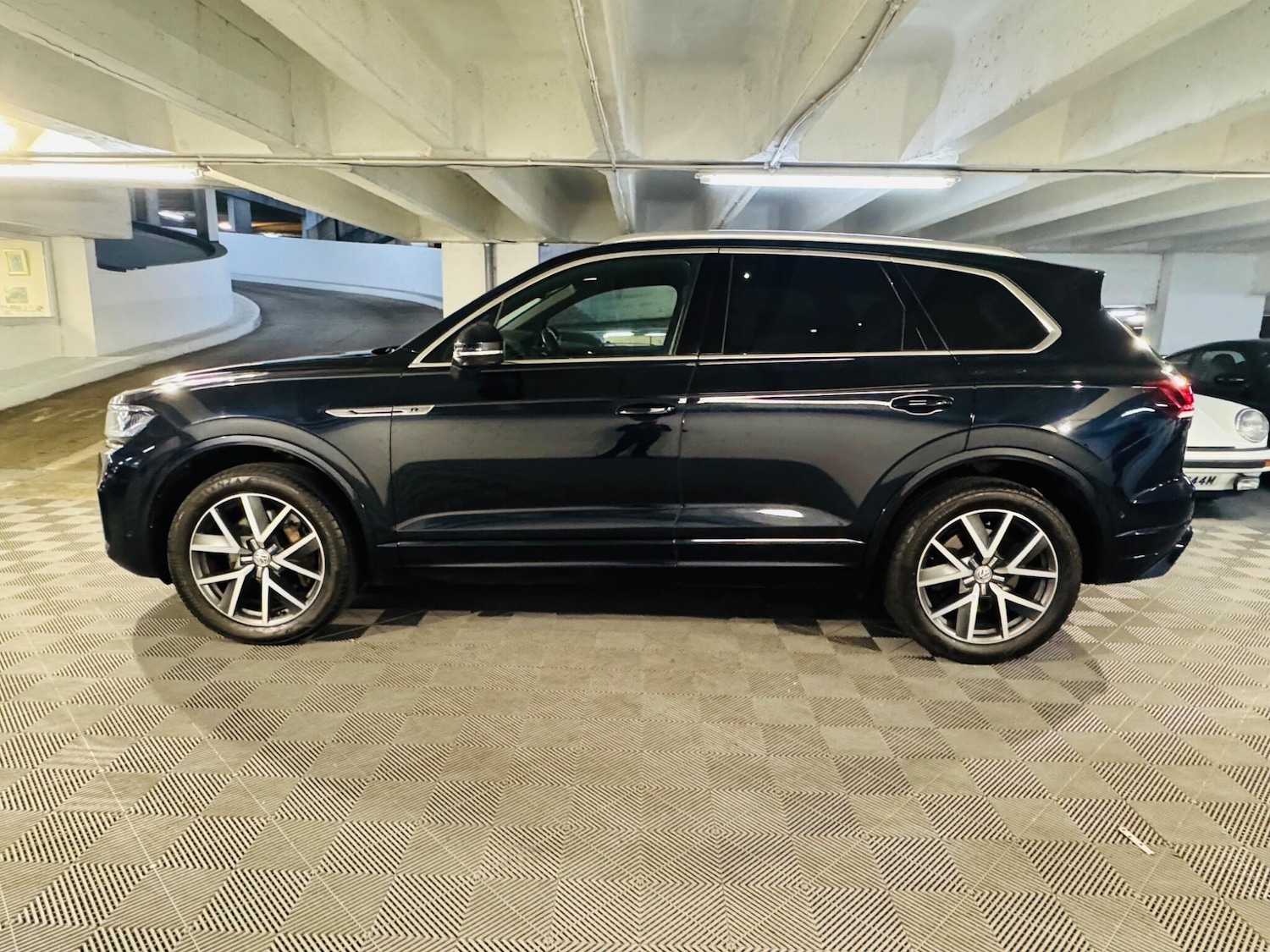 Used Volkswagen Touareg 2019 for sale - 76359989: Photo 2