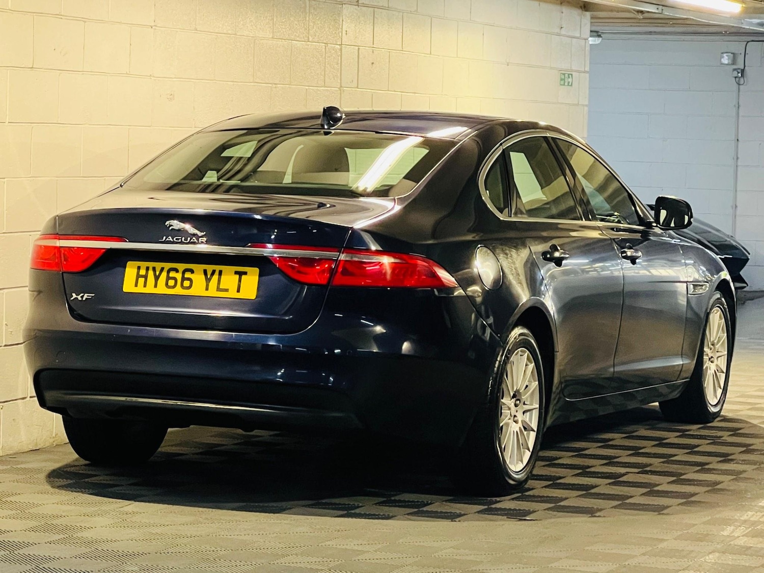 Used Jaguar XF 2016 for sale - 76994346: Photo 4