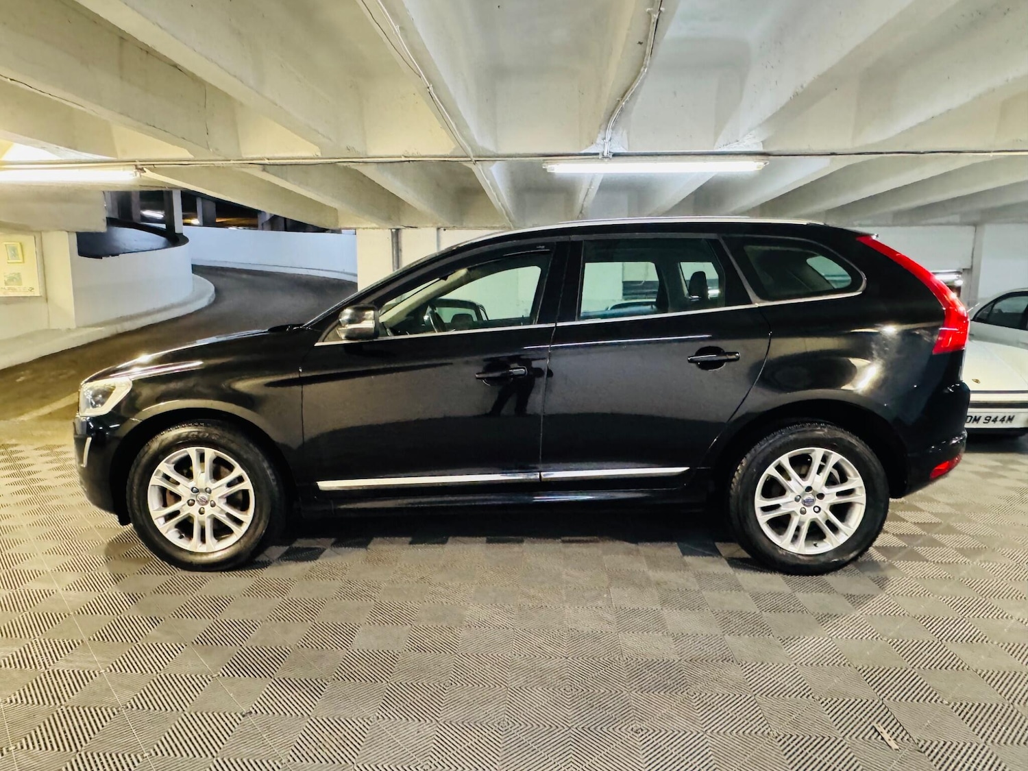 Used Volvo XC60 2016 for sale - 76964353: Photo 2