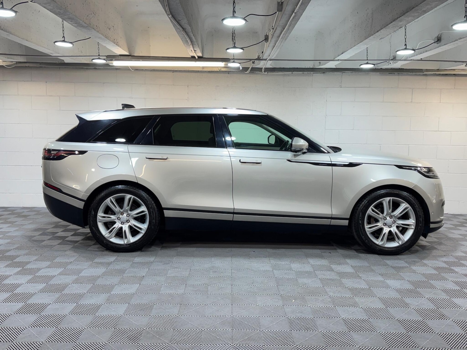 Used Land Rover Range Rover Velar 2017 for sale - 78157493: Photo 5