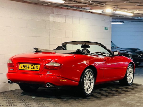 Used Jaguar XKR 1999 for sale - 73133517: Photo 4