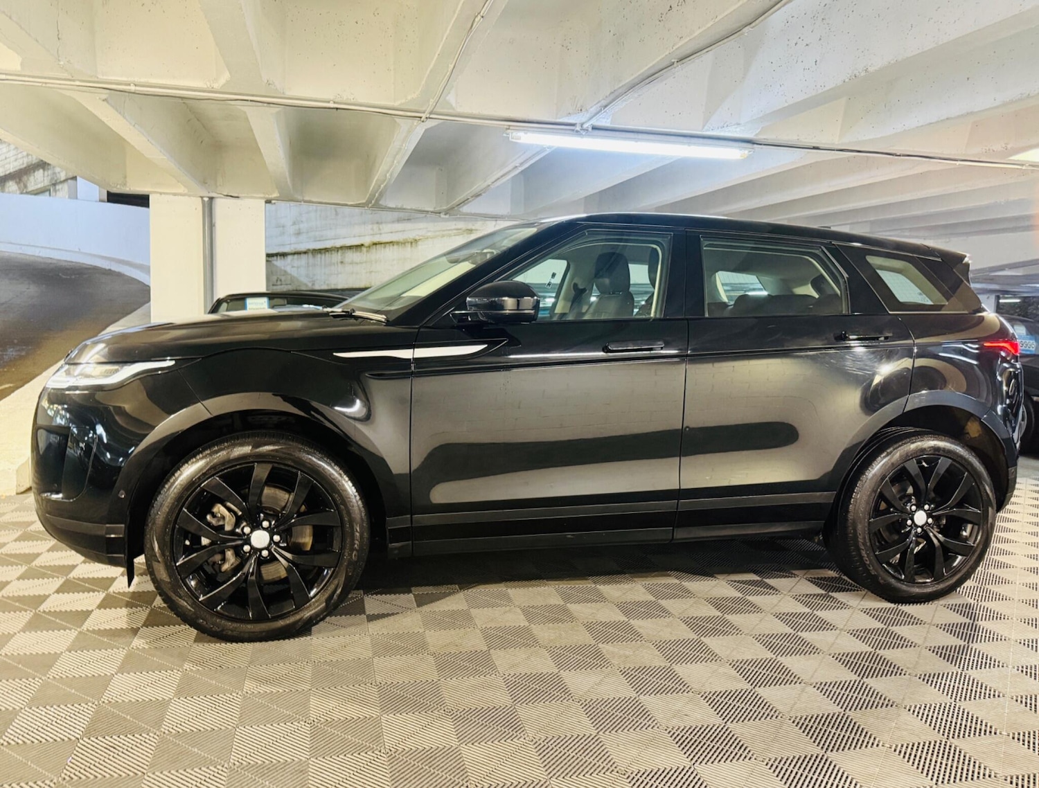 Used Land Rover Range Rover Evoque 2019 for sale - 76991388: Photo 2
