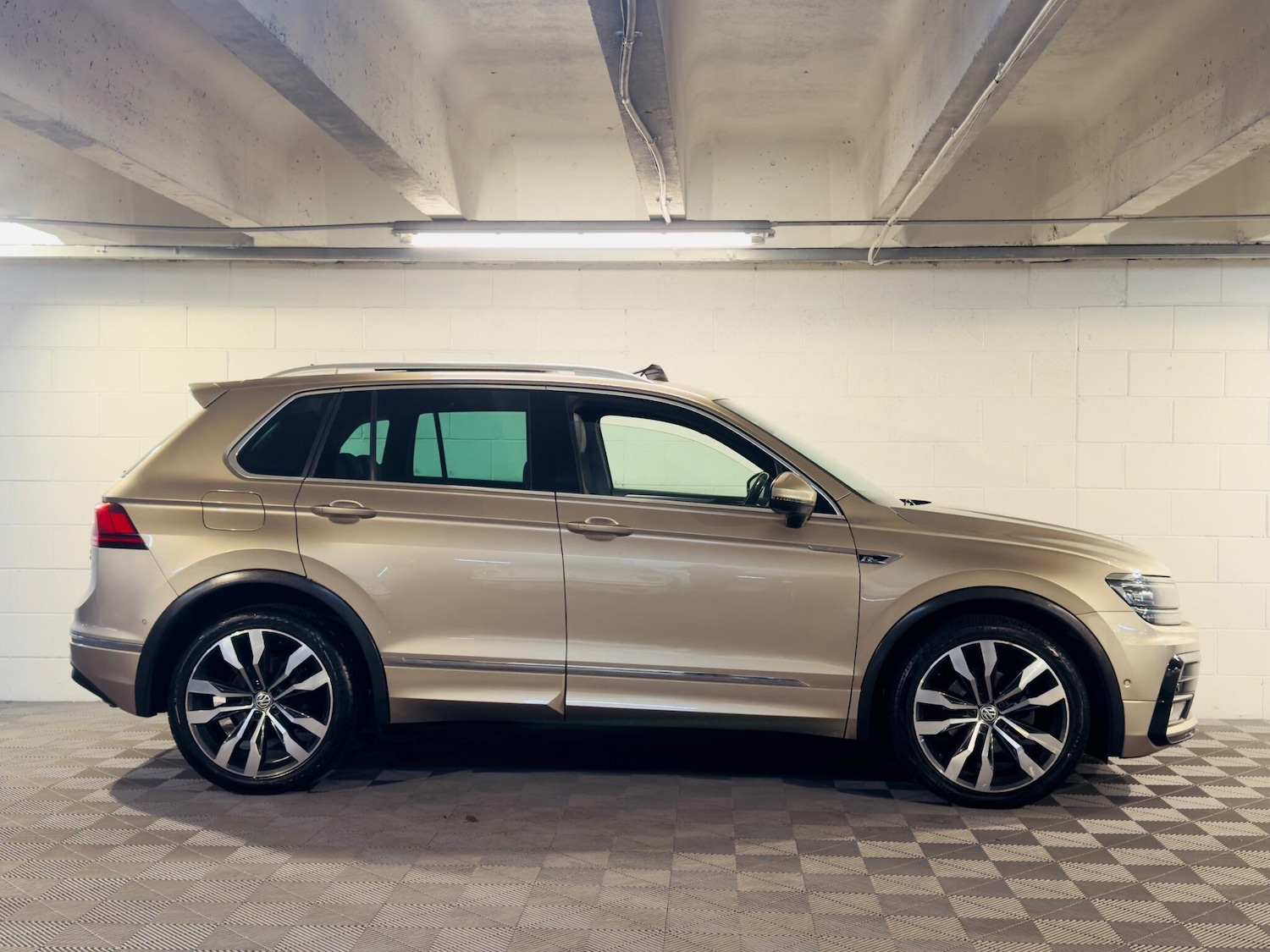 Used Volkswagen Tiguan 2017 for sale - 76989460: Photo 5