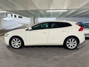Used Volvo V40 2018 for sale - 75577320: Photo