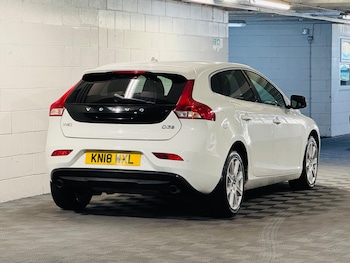 Used Volvo V40 2018 for sale - 75577320: Photo