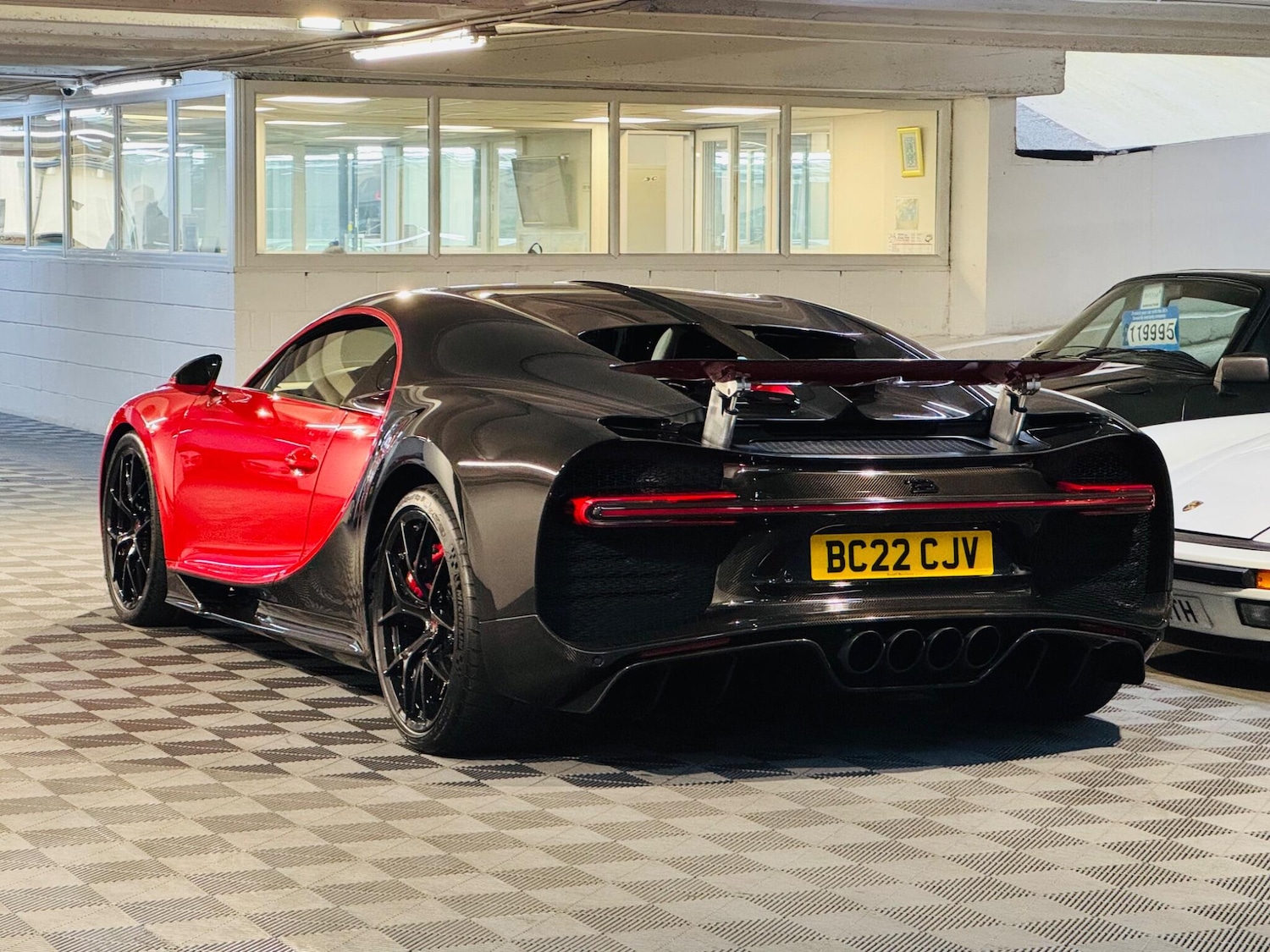 Used Bugatti Chiron for sale - 76476425: Photo 3