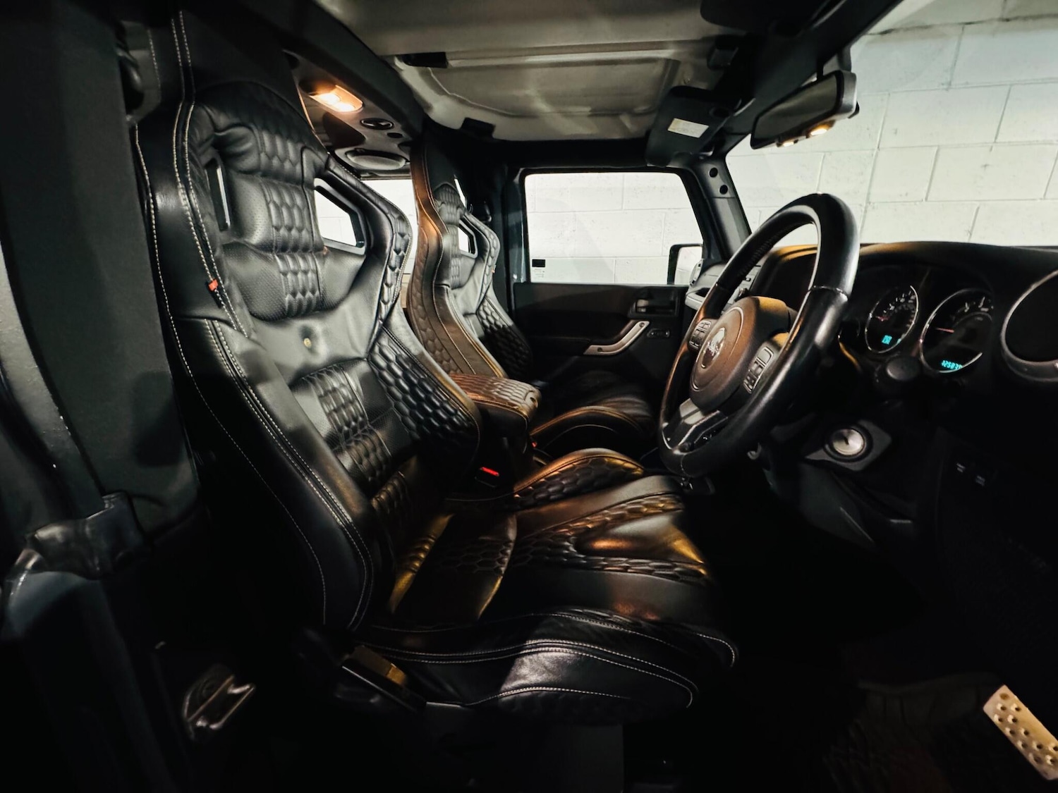 Used Jeep Wrangler 2015 for sale - 76988041: Photo 8