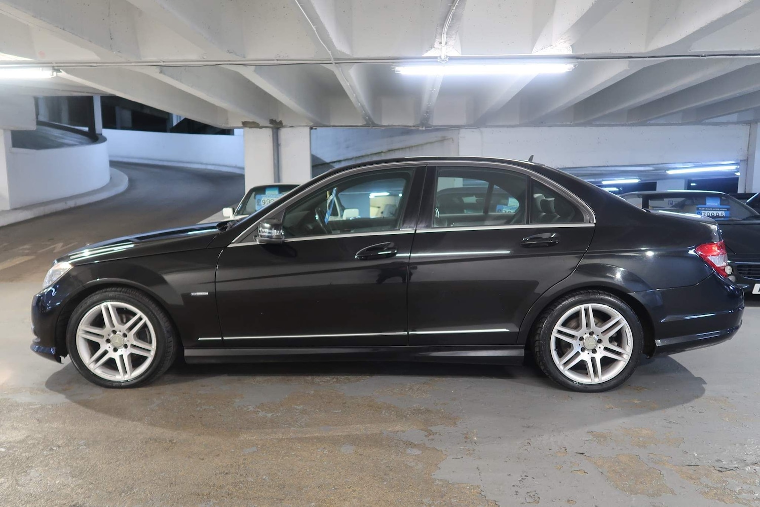 Used Mercedes-Benz C Class 2011 for sale - 76988187: Photo 2
