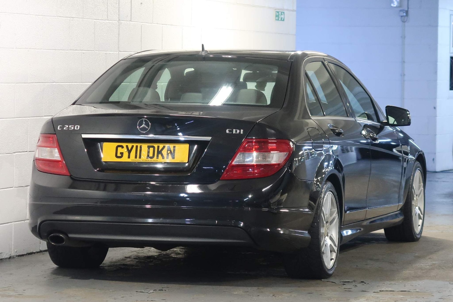 Used Mercedes-Benz C Class 2011 for sale - 76988187: Photo 4