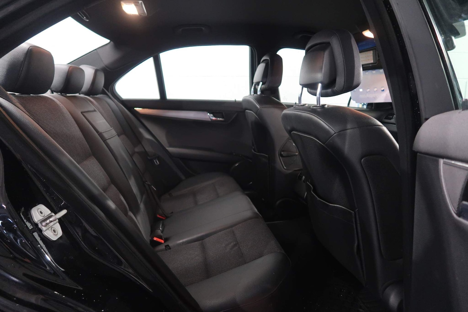 Used Mercedes-Benz C Class 2011 for sale - 76988187: Photo 9