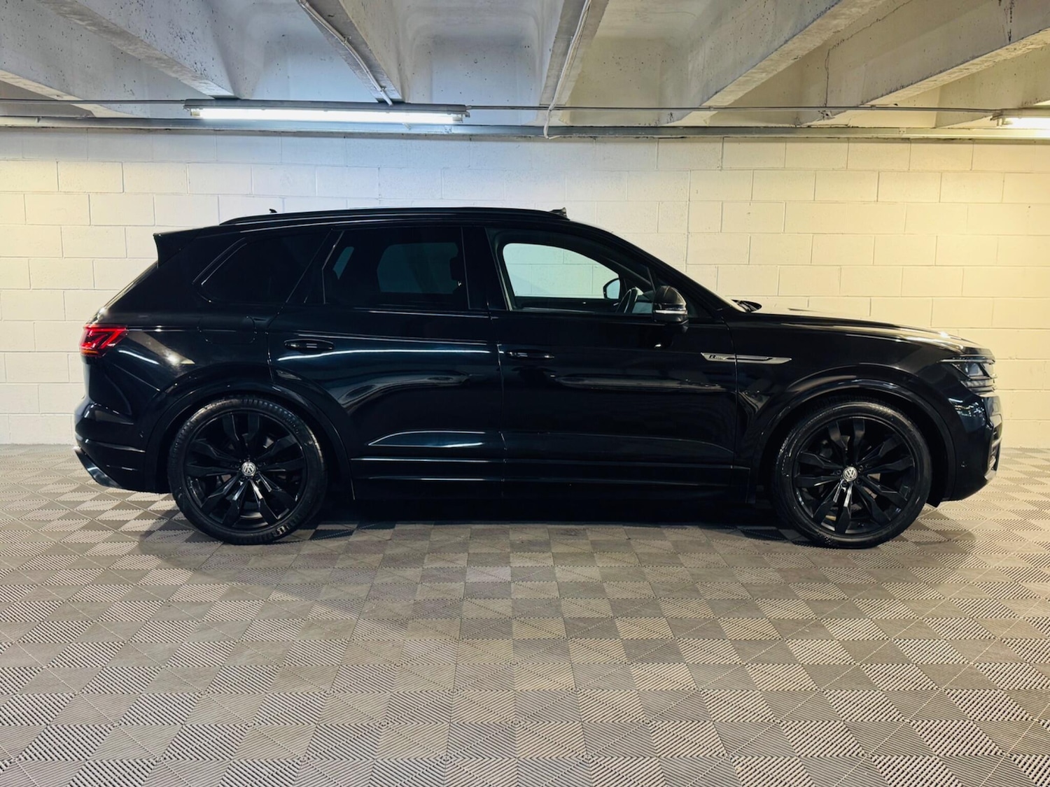 Used Volkswagen Touareg 2020 for sale - 77074819: Photo 5