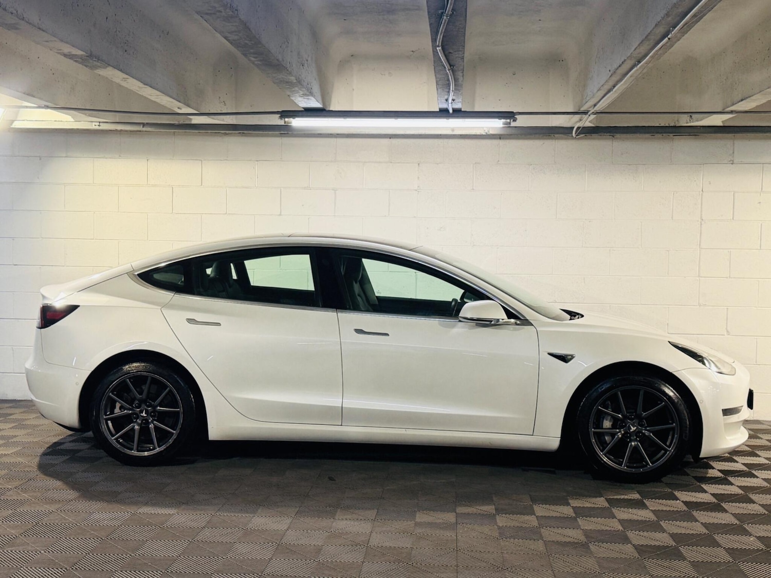 Used Tesla Model 3 2020 for sale - 76513009: Photo 5