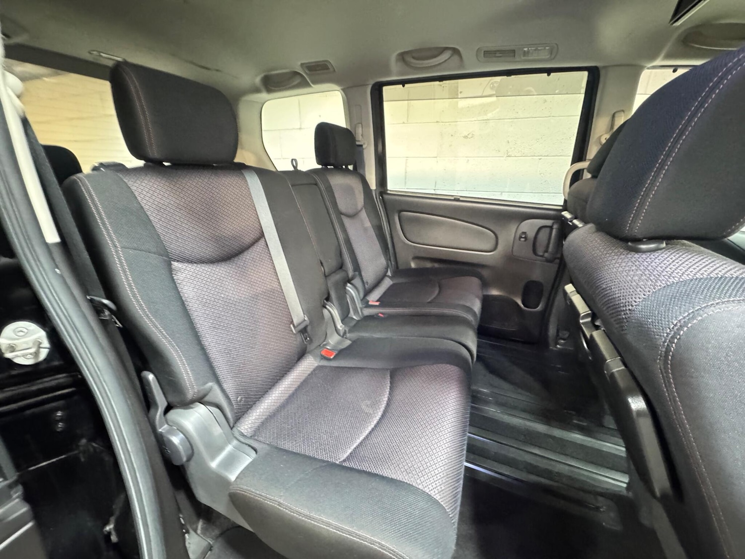 Used Nissan Serena for sale - 77344330: Photo 11
