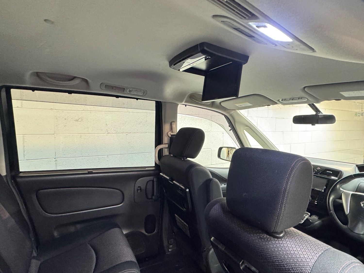 Used Nissan Serena for sale - 77344330: Photo 12