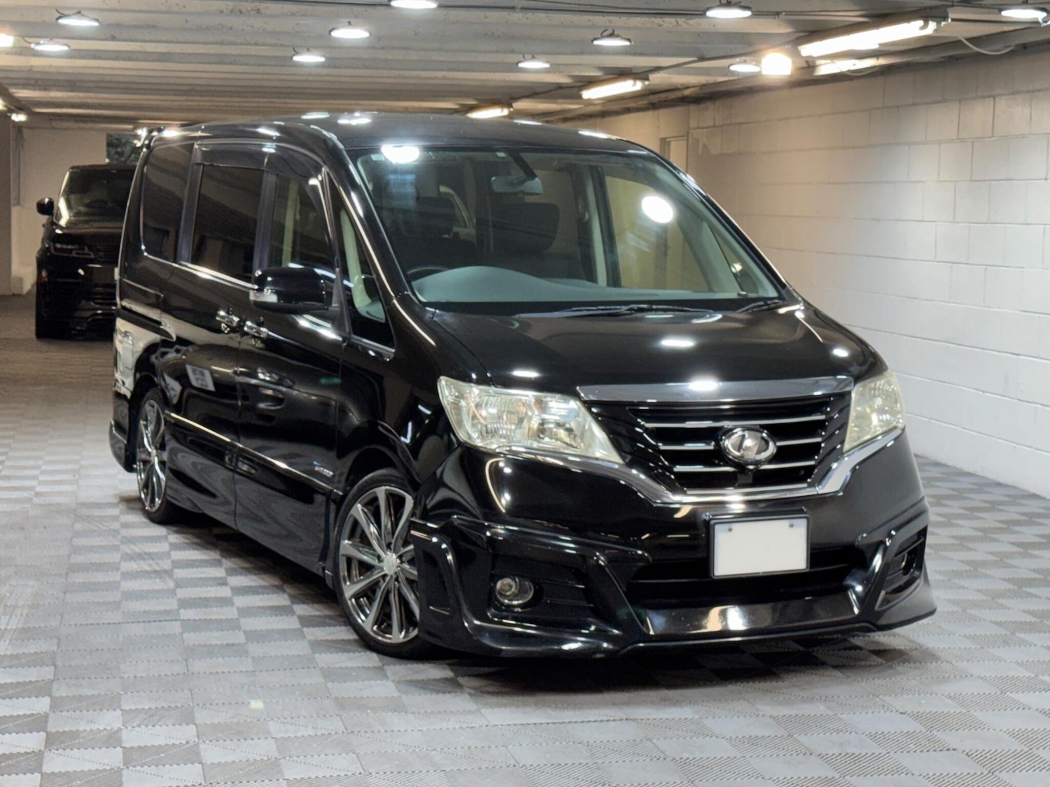 Used Nissan Serena for sale - 77344330: Photo 18