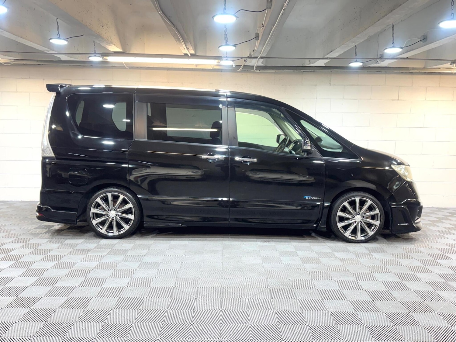 Used Nissan Serena for sale - 77344330: Photo 5