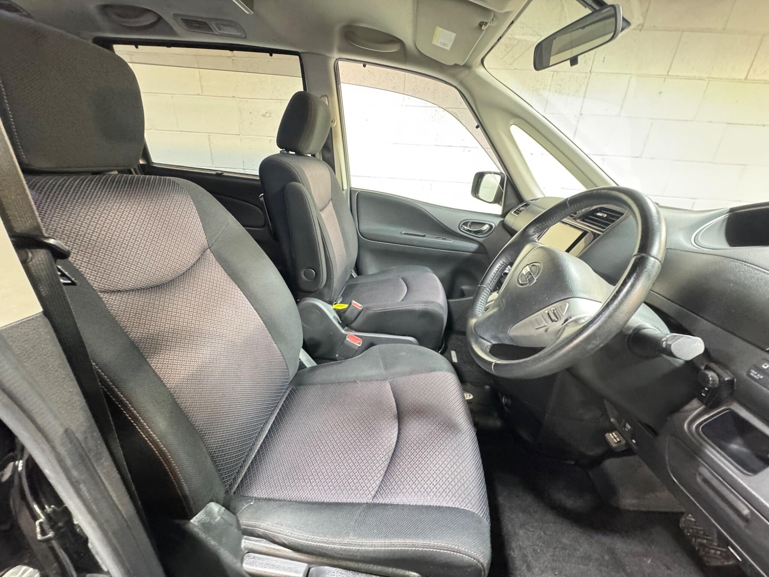 Used Nissan Serena for sale - 77344330: Photo 7