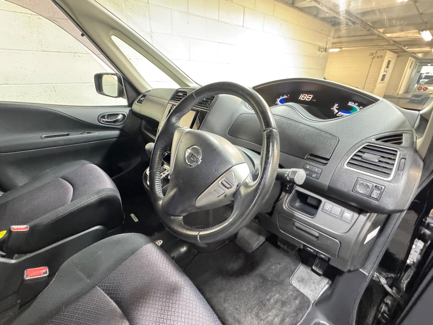 Used Nissan Serena for sale - 77344330: Photo 8