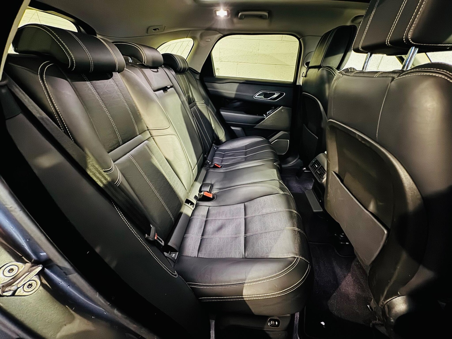 Used Land Rover Range Rover Velar 2018 for sale - 76073126: Photo 11