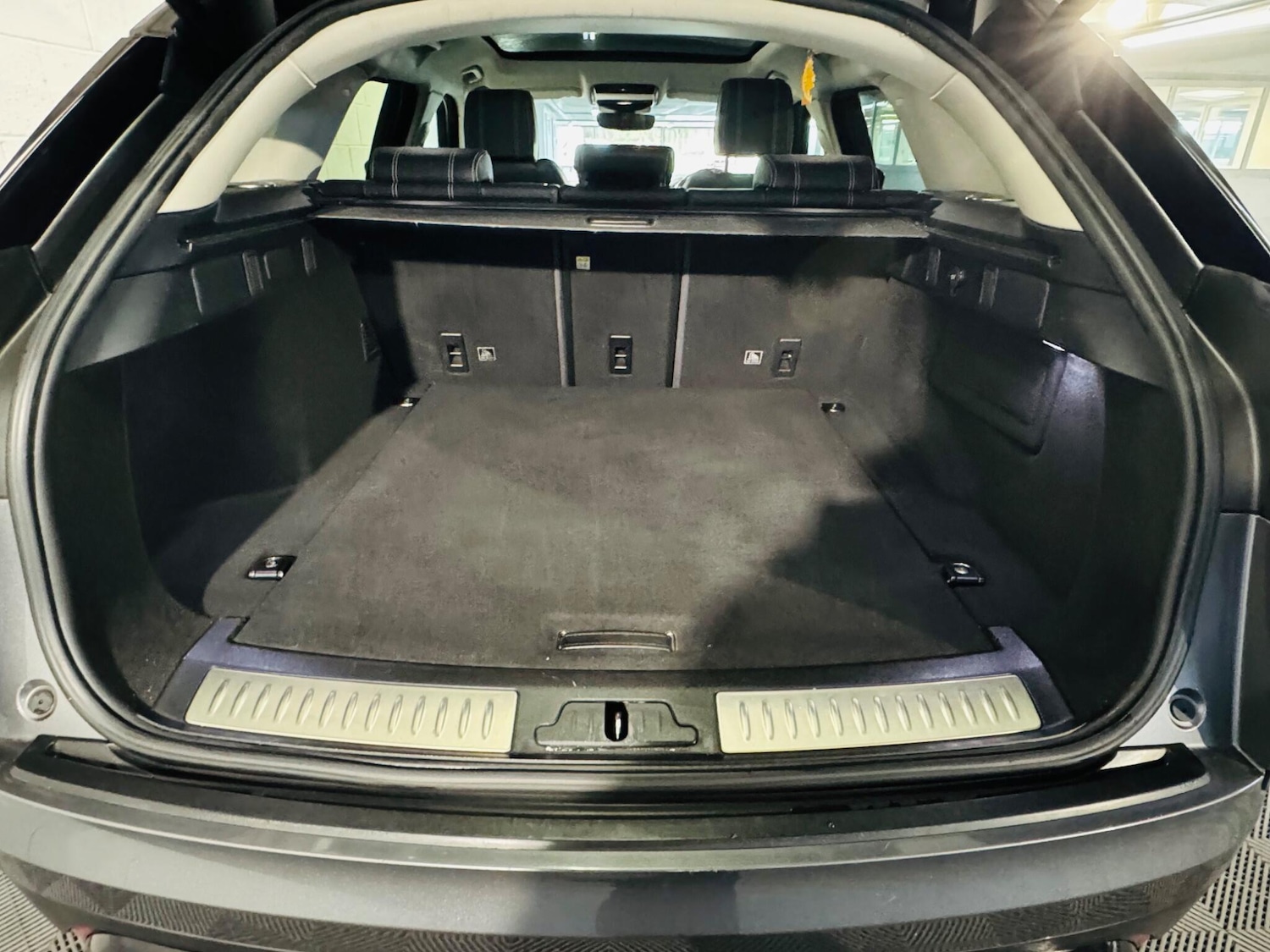 Used Land Rover Range Rover Velar 2018 for sale - 76073126: Photo 12