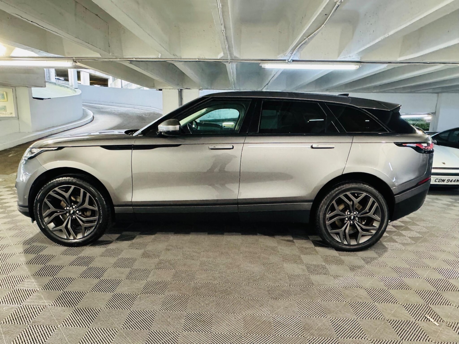 Used Land Rover Range Rover Velar 2018 for sale - 76073126: Photo 2