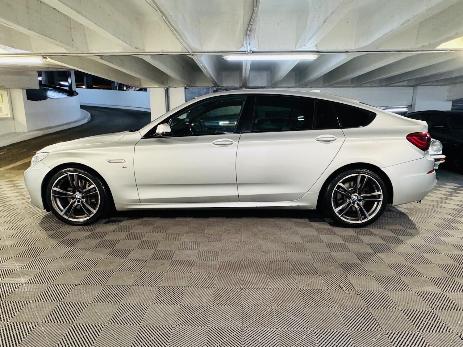 Used BMW 5 Series 2015 for sale - 76839349: Photo 2