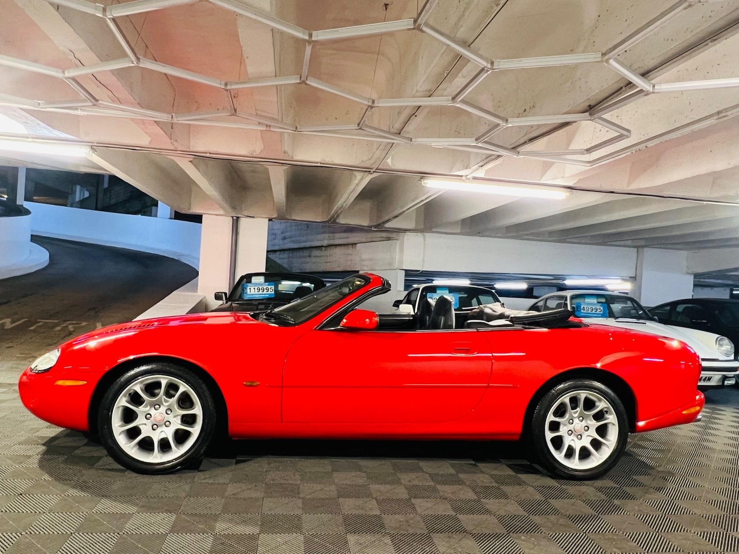 Used Jaguar XKR 1999 for sale - 76993470: Photo 2